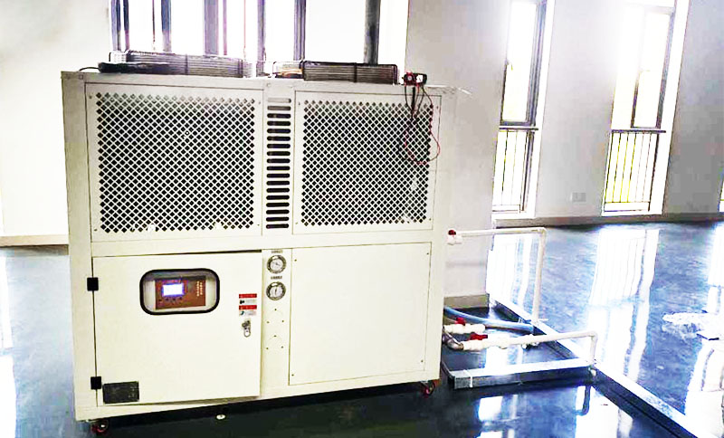 模具、吹塑、行業(yè)冷卻用箱體式冷水機
